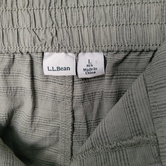 L.L BEAN- WALKING SHORTS - Picture 4 of 8